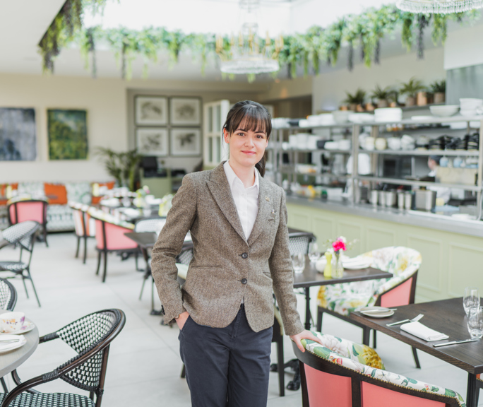 Emma 1 RESTAURANT MANAGER